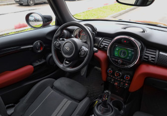 Подержанный автомобиль MINI Hatch 2020 года (11 фото)