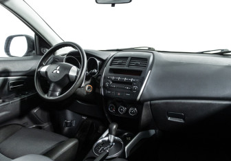 Подержанный автомобиль Mitsubishi ASX 2012 года (9 фото)