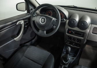 Подержанный автомобиль Renault Sandero 2013 года (8 фото)