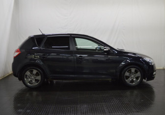 Подержанный автомобиль Kia Ceed Hatchback 2010 года (4 фото)