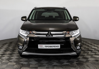Подержанный автомобиль Mitsubishi Outlander 2018 года (2 фото)