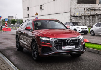Подержанный автомобиль Audi Q8 2020 года (5 фото)