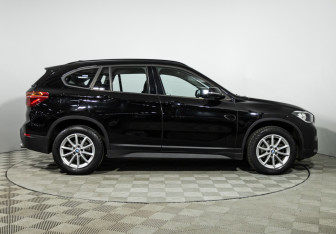 Подержанный автомобиль BMW X1 2019 года (4 фото)