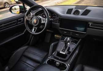 Подержанный автомобиль Porsche Cayenne 2019 года (11 фото)