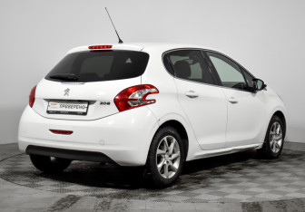 Подержанный автомобиль Peugeot 208 2013 года (5 фото)