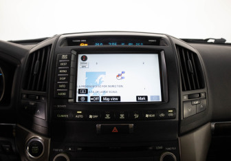 Подержанный автомобиль Toyota Land Cruiser Suv 2008 года (14 фото)