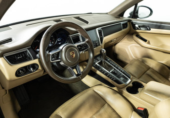 Подержанный автомобиль Porsche Macan 2017 года (11 фото)