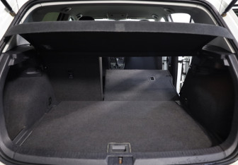 Подержанный автомобиль Volkswagen Golf Hatchback 2013 года (22 фото)