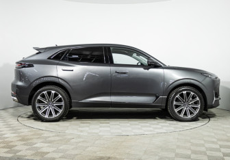 Подержанный автомобиль Changan UNI-K 2023 года (4 фото)