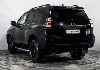 Подержанный автомобиль Toyota Land Cruiser Prado 2021 года (8 фото)