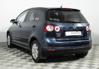 Подержанный автомобиль Volkswagen Golf Plus 2008 года (7 фото)
