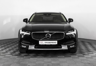 Подержанный автомобиль Volvo V90 Cross Country 2018 года (3 фото)