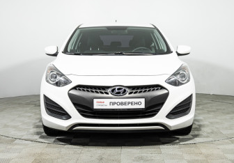 Подержанный автомобиль Hyundai i30 Hatchback 2014 года (2 фото)