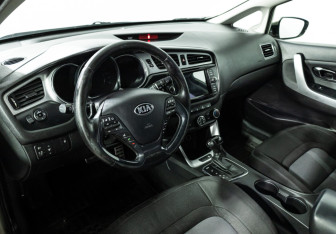 Подержанный автомобиль Kia Ceed Wagon 2013 года (11 фото)
