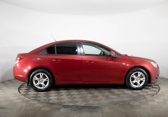 Подержанный автомобиль Chevrolet Cruze Sedan 2010 года (4 фото)
