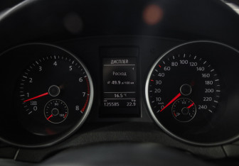 Подержанный автомобиль Volkswagen Golf Hatchback 2011 года (12 фото)