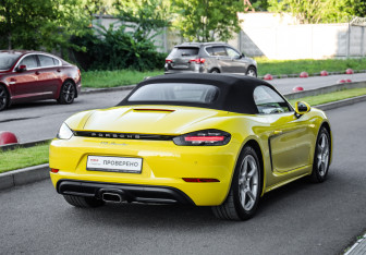 Подержанный автомобиль Porsche Boxster 2020 года (8 фото)