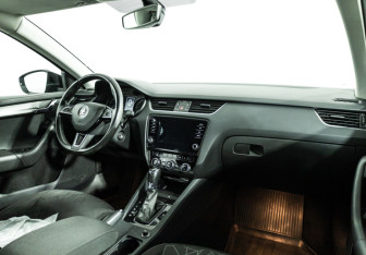 Подержанный автомобиль Skoda Octavia Liftback 2018 года (9 фото)