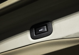 Подержанный автомобиль Nissan X-Trail 2015 года (21 фото)