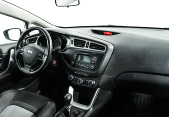 Подержанный автомобиль Kia Ceed Hatchback 2013 года (9 фото)