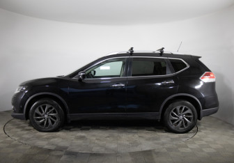 Подержанный автомобиль Nissan X-Trail 2015 года (8 фото)