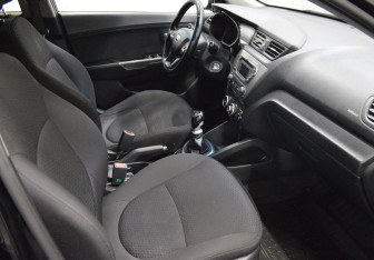 Подержанный автомобиль Kia Rio Sedan 2014 года (12 фото)