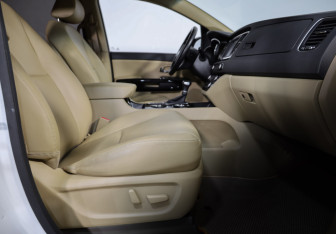 Подержанный автомобиль Kia Carnival 2018 года (27 фото)