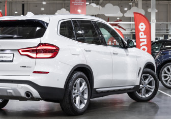 Подержанный автомобиль BMW X3 2020 года (9 фото)