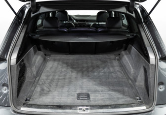 Подержанный автомобиль Audi Q7 2016 года (27 фото)