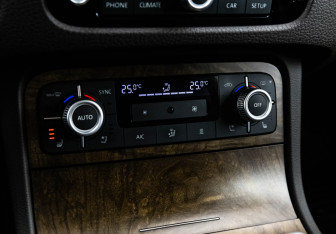 Подержанный автомобиль Volkswagen Touareg 2017 года (16 фото)