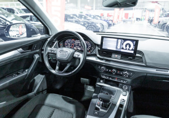 Подержанный автомобиль Audi Q5 2019 года (17 фото)