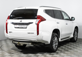 Подержанный автомобиль Mitsubishi Pajero Sport 2019 года (5 фото)