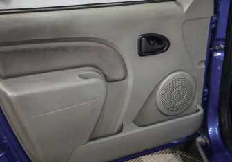 Подержанный автомобиль Renault Logan Sedan 2007 года (16 фото)