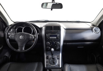 Подержанный автомобиль Suzuki Grand Vitara 2010 года (10 фото)