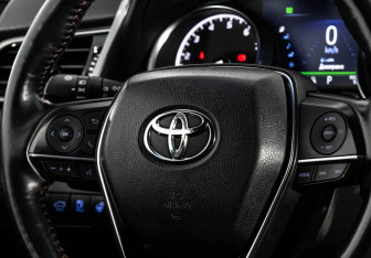 Подержанный автомобиль Toyota Camry Sedan 2021 года (12 фото)