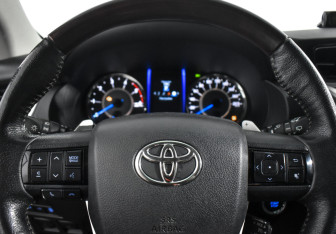 Подержанный автомобиль Toyota Fortuner 2018 года (18 фото)
