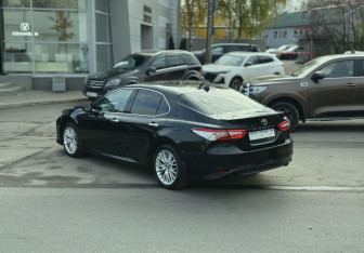 Подержанный автомобиль Toyota Camry Sedan 2019 года (6 фото)