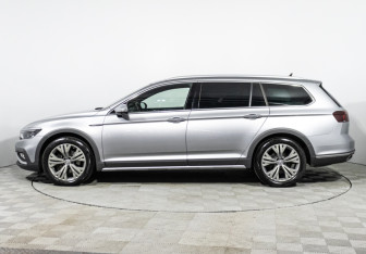 Подержанный автомобиль Volkswagen Passat Wagon 2020 года (8 фото)