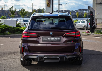 Подержанный автомобиль BMW X5 M 2021 года (25 фото)