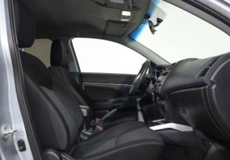 Подержанный автомобиль Mitsubishi ASX 2012 года (18 фото)