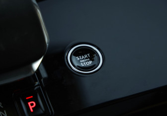 Подержанный автомобиль Land Rover Range Rover Sport 2024 года (19 фото)