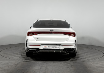 Подержанный автомобиль Kia K5 2021 года (6 фото)