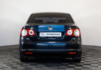 Подержанный автомобиль Volkswagen Jetta Sedan 2010 года (6 фото)