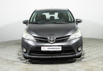 Подержанный автомобиль Toyota Verso 2013 года (2 фото)