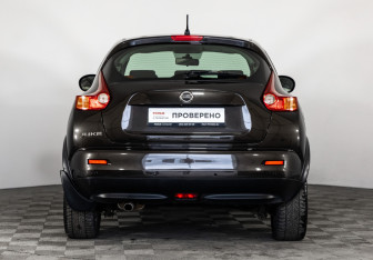 Подержанный автомобиль Nissan Juke 2013 года (6 фото)