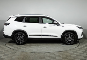 Подержанный автомобиль Chery Tiggo 8 Pro Max 2022 года (4 фото)