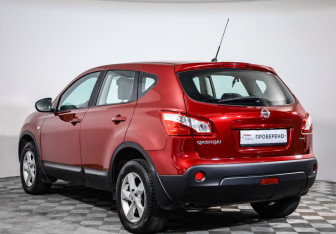 Подержанный автомобиль Nissan Qashqai 2011 года (6 фото)