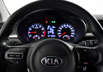 Подержанный автомобиль Kia Rio Sedan 2017 года (15 фото)