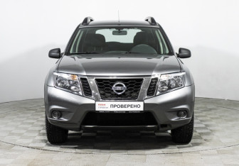 Подержанный автомобиль Nissan Terrano 2014 года (2 фото)