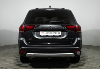 Подержанный автомобиль Mitsubishi Outlander 2018 года (6 фото)